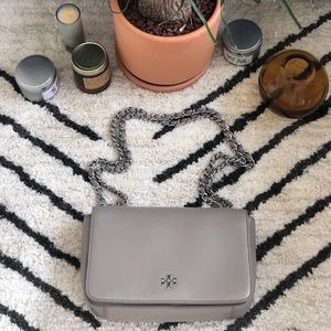 Tory Burch - Britten Adjustable Crossbody (Grey)